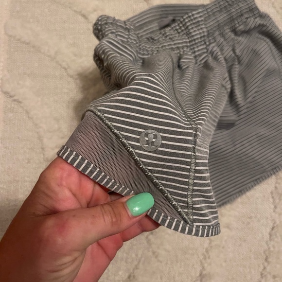 Size 4 Lululemon Gray Striped Hotty Hot Shorts - Picture 3 of 4
